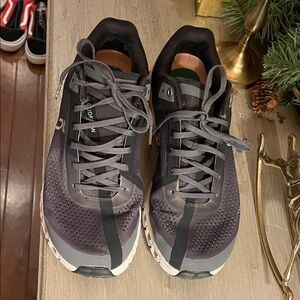 On Cloudflow shoes  Size 9